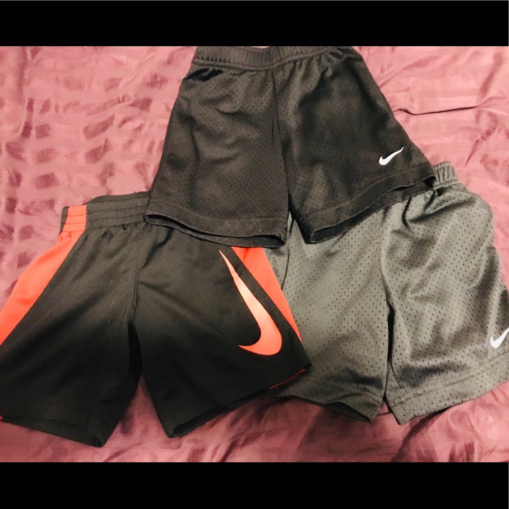 Bundle of Nike shorts boy size 3-4